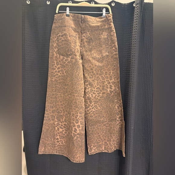 Anthropologie The Adi Leopard Mid-Rise Flare Jeans by Pilcro 30 Animal Print NWT - Picture 7 of 7